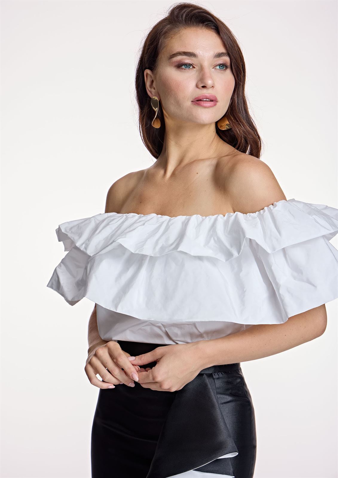 ALBA CONDE Blusa Blanco Cuello Barco y Volantes - Imagen 2