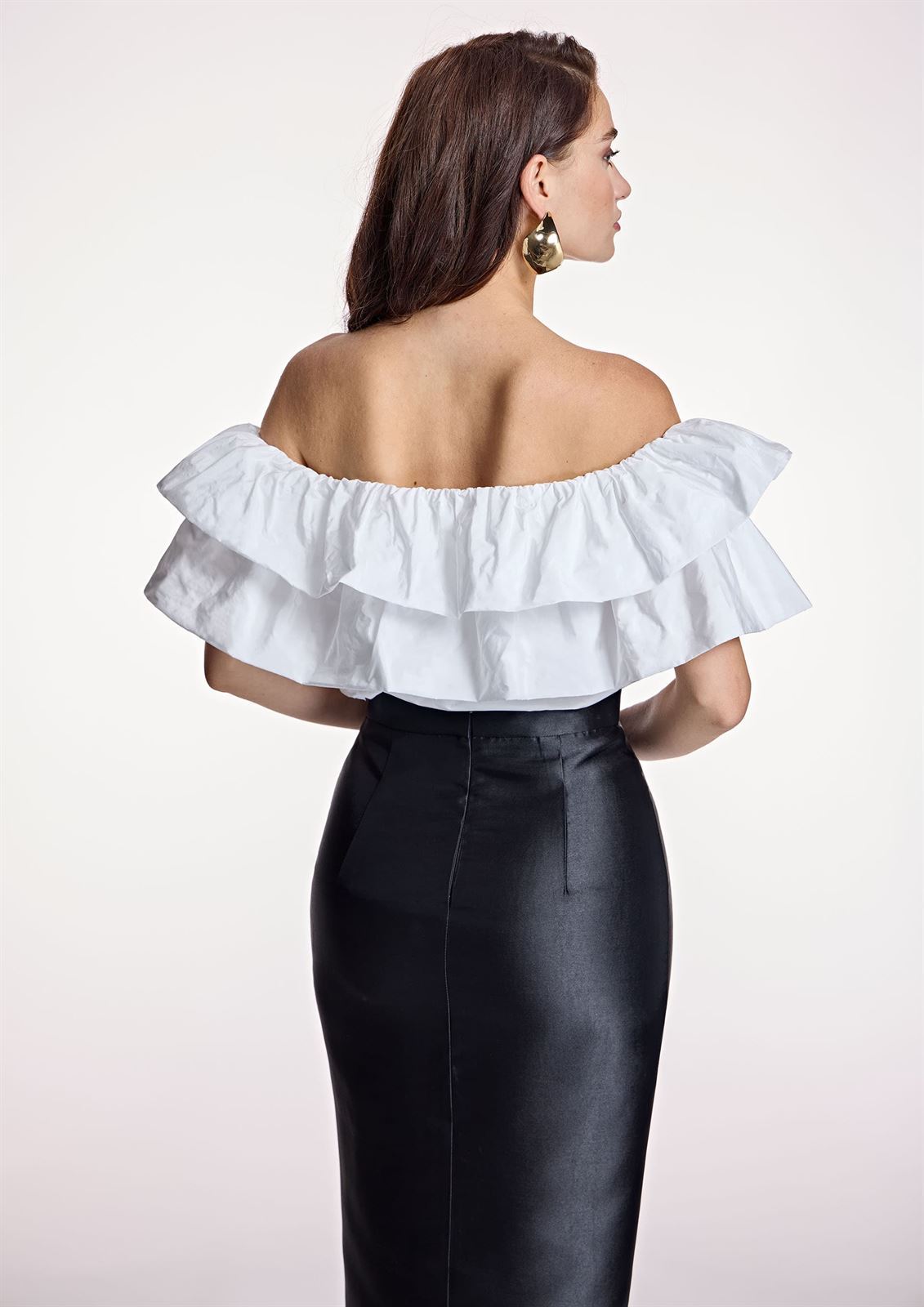 ALBA CONDE Blusa Blanco Cuello Barco y Volantes - Imagen 3