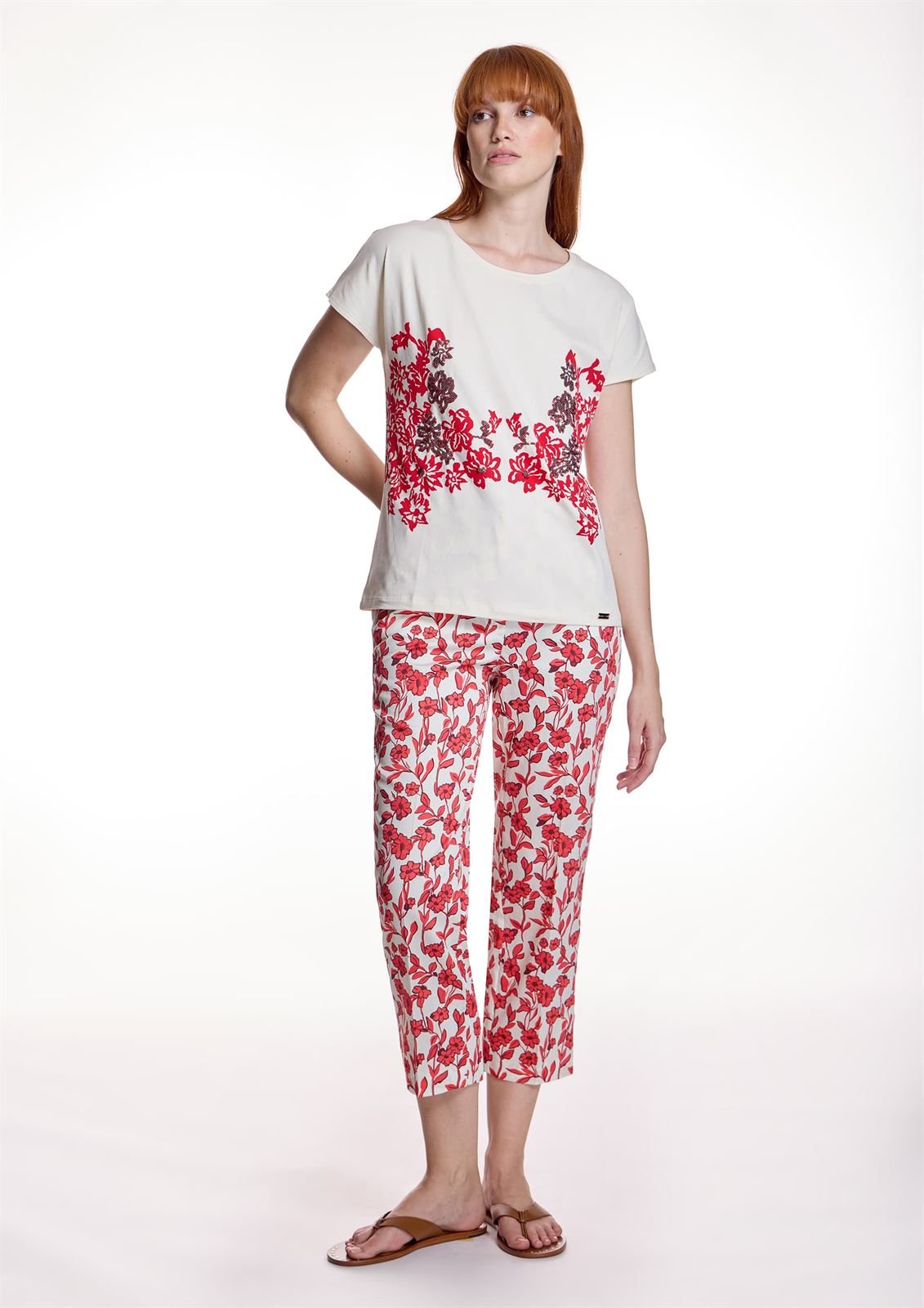 ALBA CONDE Camiseta Blanca Estampado Floral - Imagen 1