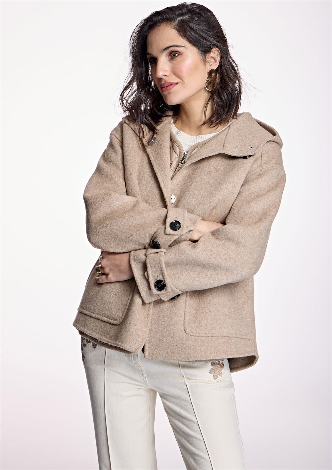 ALBA CONDE Chaquetón Beige con Chaleco - Imagen 1